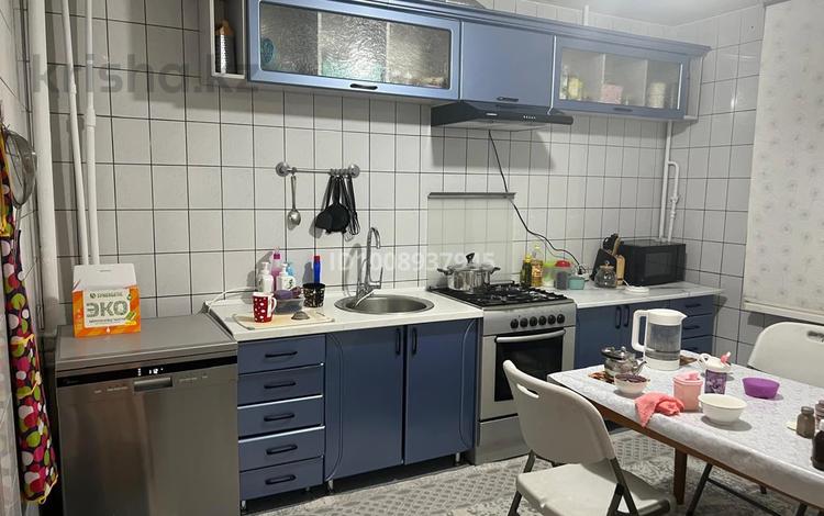 3-комнатная квартира · 80 м² · 4/9 этаж, мкр Жилгородок, Тынышбаева 49 за 160 000 ₸ в Актобе — фото 2