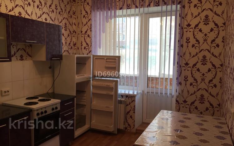 2-комнатная квартира, 57 м², 1/5 этаж помесячно, Молдагулова 17/3 за 150 000 〒 в Усть-Каменогорске — фото 2