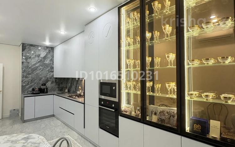 2-комнатная квартира · 71 м² · 9/10 этаж, мкр Нурсая, Проспект Абулхайр-хана за 320 000 ₸ в Атырау — фото 2