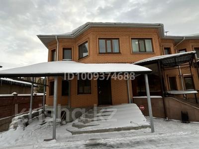 Үйдің бір бөлігі · 4 бөлме · 300 м² · 5 сот., мкр Комсомольский, Туран 21/2, бағасы: 195 млн ₸ в Астане, Есильский р-н