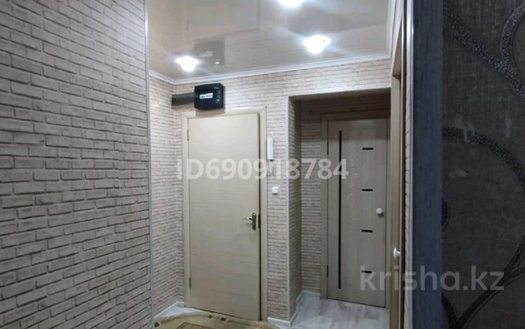 2-комнатная квартира, 60 м², 4/4 этаж посуточно, Абугалиева — Сейфулина за 7 000 〒 в Балхаше — фото 2
