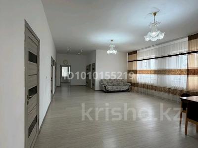 Отдельный дом · 6 комнат · 400 м² · 10 сот., мкр Геолог, Жанкожа — Возле школы за 400 000 〒 в Атырау