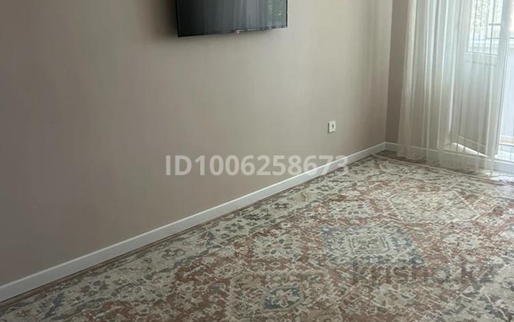 1-комнатная квартира · 34 м² · 3/5 этаж, мкр 4 18 — Абулхаирхана за 10 000 ₸ в Уральске — фото 2