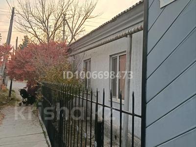 Отдельный дом · 6 комнат · 100 м² · 2 сот., Кылышбай акына 36 — ТЦ Март за 33 млн 〒 в Таразе