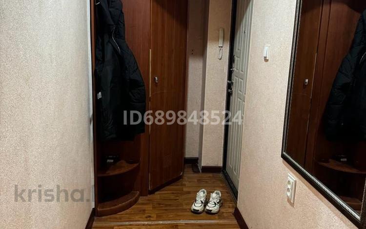 1-комнатная квартира, 39 м², 4/5 этаж посуточно, Махамбета за 8 000 〒 в Атырау — фото 2