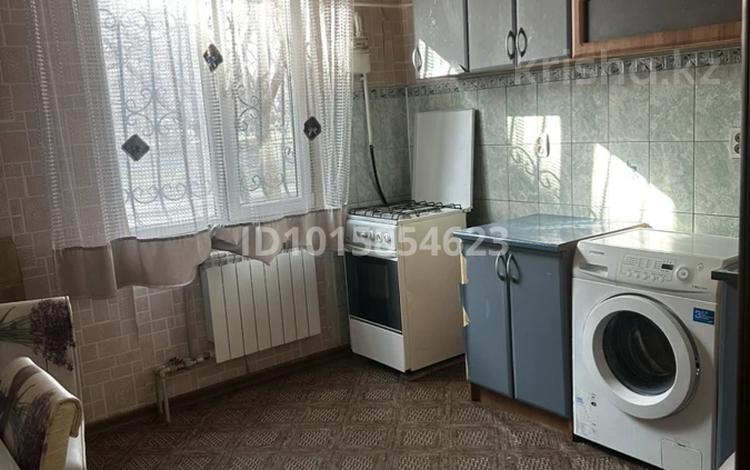 1-комнатная квартира · 40 м² · 1/6 этаж, мкр Кокжиек за 160 000 ₸ в Алматы, Жетысуский р-н — фото 2
