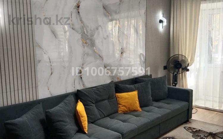 3-комнатная квартира · 60 м² · 2/5 этаж, мкр Новый Город, Алиханова 10 за 30 млн 〒 в Караганде, Казыбек би р-н — фото 2