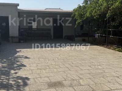 Отдельный дом · 4 комнаты · 200 м² · 200 сот., Едилхан таймасов 56 — 18 орта мектеп арты за 22 млн ₸ в Жанаозен