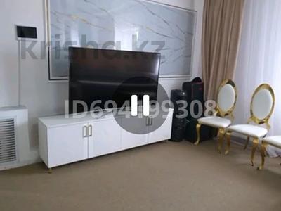 7-бөлмелі үй тәулігіне, 500 м², 10 сот., Балкантау 83 — Жумабаева, бағасы: 130 000 〒 в Астане, Алматы р-н