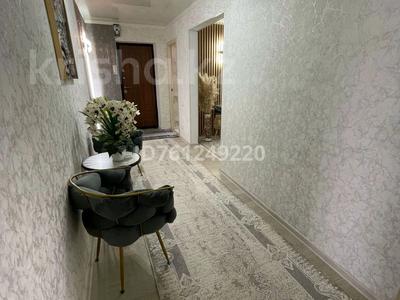 3-комнатная квартира · 61.6 м² · 5/5 этаж, Байзак батыра 219 — Дж вокзал за 27 млн ₸ в Таразе