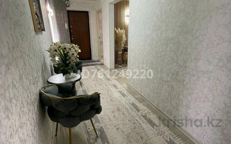 3-комнатная квартира · 61.6 м² · 5/5 этаж, Байзак батыра 219 — Дж вокзал за 27 млн ₸ в Таразе — фото 2