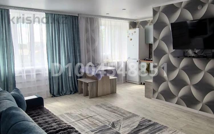 3-комнатная квартира · 42 м² · 3/4 этаж, 342-й квартал 1 — Район Радуга за 20 000 ₸ в Семее — фото 2