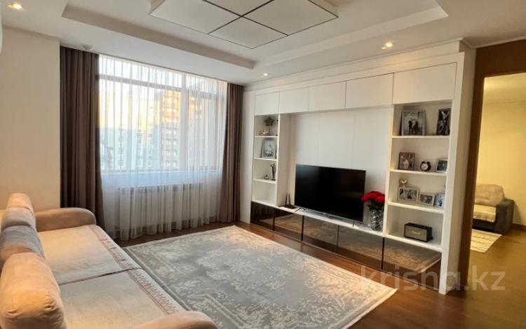 3-комнатная квартира, 75 м², 19/21 этаж, Кабанбай батыра 43В