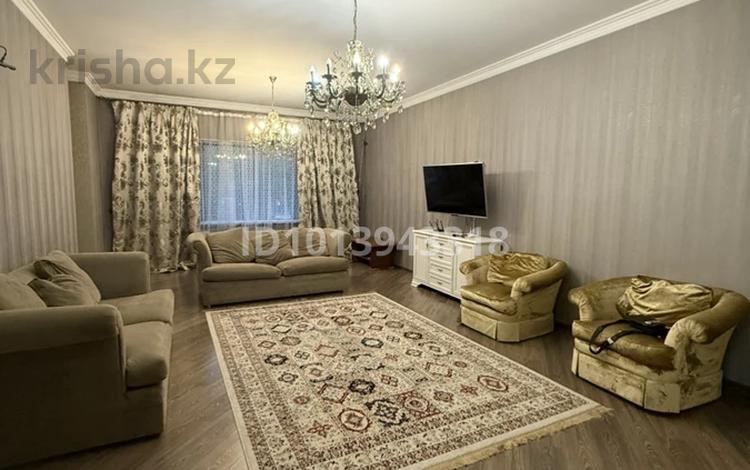 3-комнатная квартира · 130 м² · 1/9 этаж, Кабанбай батыра за 700 000 ₸ в Алматы, Медеуский р-н — фото 2