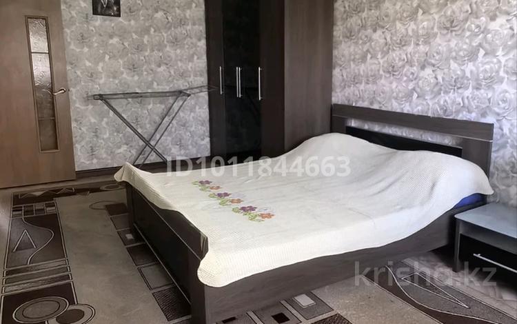 3-комнатная квартира · 62 м² · 5/5 этаж, 7-й мкр. 64 за 10.5 млн ₸ в Темиртау — фото 2
