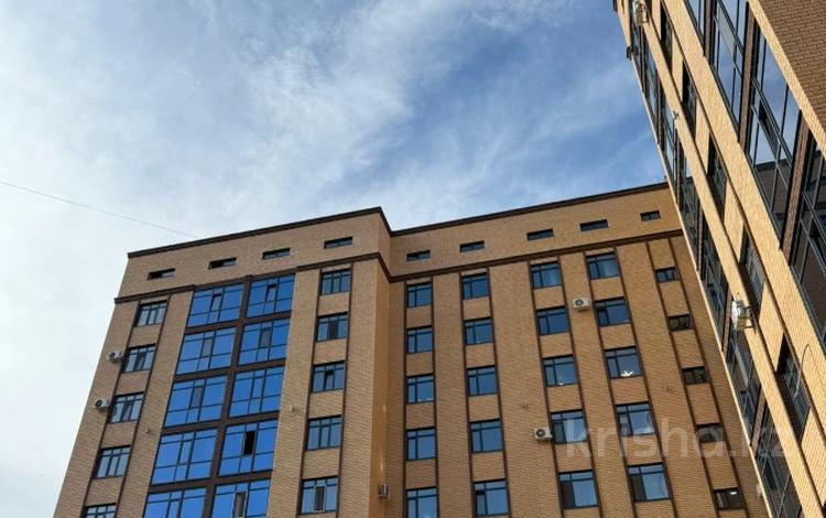 3-бөлмелі пәтер · 80.3 м² · 2/10 қабат, Абулкасымова 84/1, бағасы: ~ 36.1 млн ₸ в Кокшетау — фото 2
