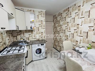 3-комнатная квартира · 64 м² · 2/5 этаж, мкр Салтанат, Салтанат ш/а. 7 — Шостаковича көшесі за 19 млн ₸ в Таразе