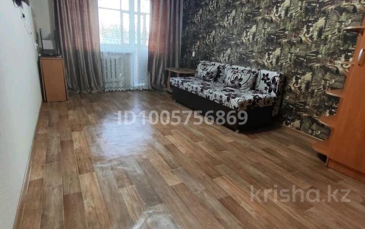 1-комнатная квартира · 30.8 м² · 5/5 этаж, Майкудук, Майкудук, 19й микрорайон 40 за 10.5 млн 〒 в Караганде, Алихана Бокейханова р-н — фото 2