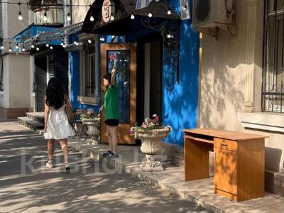 Свободное назначение, офисы, магазины и бутики, склады, общепит, салоны красоты, медцентры и аптеки, образование, конференц-залы, кабинеты и рабочие места, студии · 56 м² за 75 млн 〒 в Алматы, Бостандыкский р-н