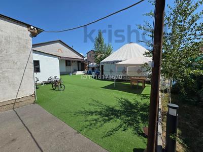 Отдельный дом · 3 комнаты · 160 м² · 10 сот., Нұрлы тұйық көше 13 — 53-мектептің қарсы алды за 500 000 ₸ в Астане, Алматы р-н
