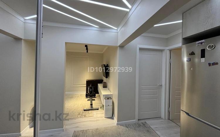 3-бөлмелі пәтер · 63 м² · 2/5 қабат, мкр Аксай-2 4 — Саина Толе би, бағасы: 43 млн ₸ в Алматы, Ауэзовский р-н — фото 2