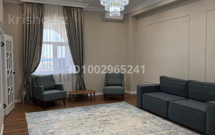 3-комнатная квартира · 110 м² · 8/8 этаж, Сейфуллина 5В за 500 000 〒 в Атырау — фото 2