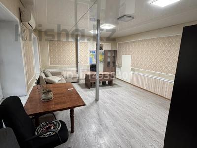 Свободное назначение, офисы, магазины и бутики, салоны красоты, медцентры и аптеки, образование, кабинеты и рабочие места, студии · 35 м² за 150 000 ₸ в Шымкенте, Аль-Фарабийский р-н
