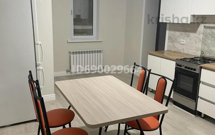 3-комнатная квартира, 75 м², 1/1 этаж помесячно, Самал 35 — Возле Аптеки