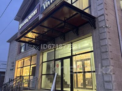 Свободное назначение, офисы, магазины и бутики, салоны красоты, образование, конференц-залы, кабинеты и рабочие места, студии · 260 м² за 1.3 млн 〒 в Шымкенте, Аль-Фарабийский р-н