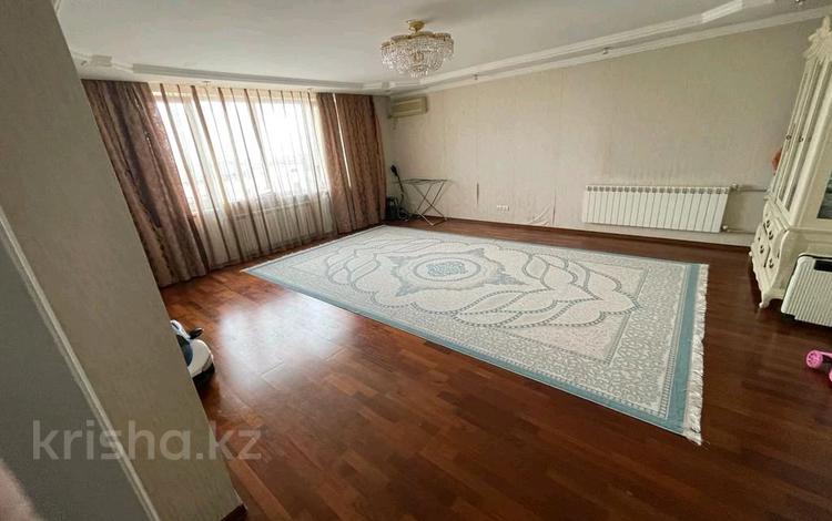 5-комнатная квартира, 120 м², 5/5 этаж, 15-й мкр 19