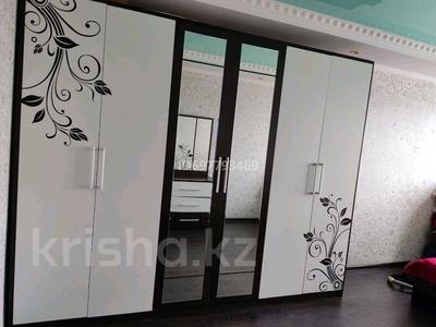 3-комнатная квартира · 65 м² · 4/5 этаж, Майкудук, Майкудук, 15й микрорайон 1 за 12.5 млн 〒 в Караганде, Алихана Бокейханова р-н