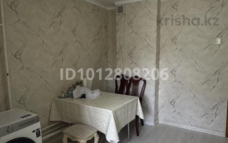 2-бөлмелі пәтер · 65 м² · 2/5 қабат, мкр Наурыз , Байтурсынова 90А, бағасы: 25 млн ₸ в Шымкенте, Туран р-н — фото 2
