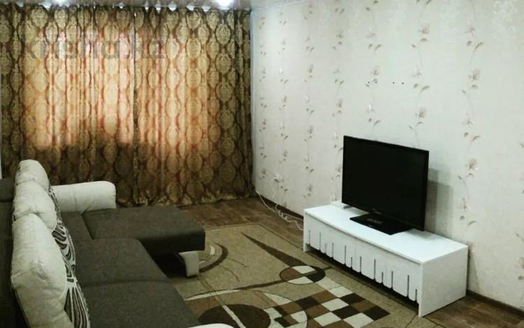 1-комнатная квартира, 35 м², 5/9 этаж посуточно, Сатпаева 11 — Торайгырова за 8 000 〒 в Павлодаре — фото 2