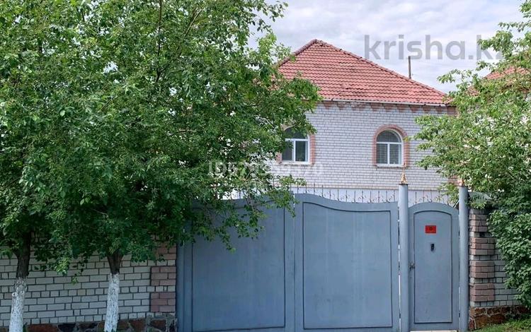 Отдельный дом · 8 комнат · 350 м², Джандильдинова 1 в — Новая набережная за 1 млн 〒 в Семее — фото 2