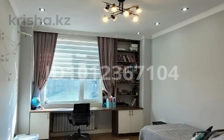4-бөлмелі пәтер · 137 м² · 4/9 қабат, район санатория «Атырау» 1, бағасы: 87 млн ₸ — фото 2