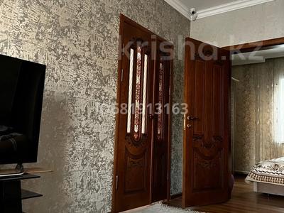 Отдельный дом · 6 комнат · 230 м² · 8 сот., Ыкылас Дукенулы 158 — Бульвар Молодежи за 40 млн 〒 в Таразе