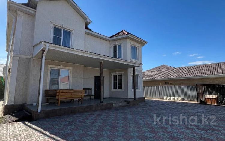 Отдельный дом · 7 комнат · 257 м², мкр Нурсая-3, Жардем Кейкина 38 за 700 000 〒 в Атырау — фото 2