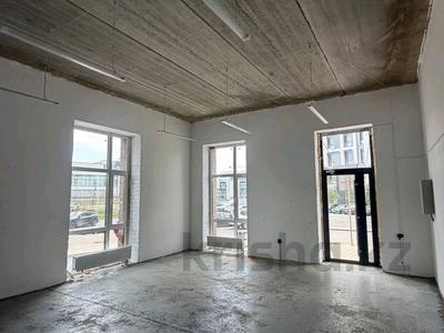Магазины и бутики, салоны красоты, фитнес и спорт, студии · 93 м² за 600 000 ₸ в Астане, Есильский р-н