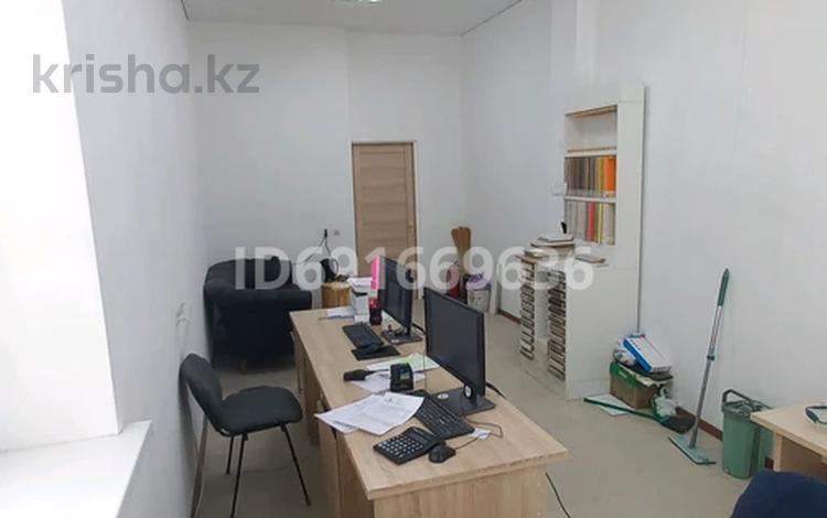 Офисы · 32 м² за 64 000 ₸ в Актобе, мкр Шанхай — фото 2