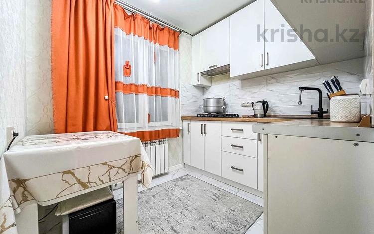 3-комнатная квартира, 56 м², 5/5 этаж, мкр Аксай-2 22