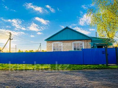 Отдельный дом · 3 комнаты · 100 м² · 7.4 сот., Набережная 29 за 13.5 млн ₸ в Булаеве