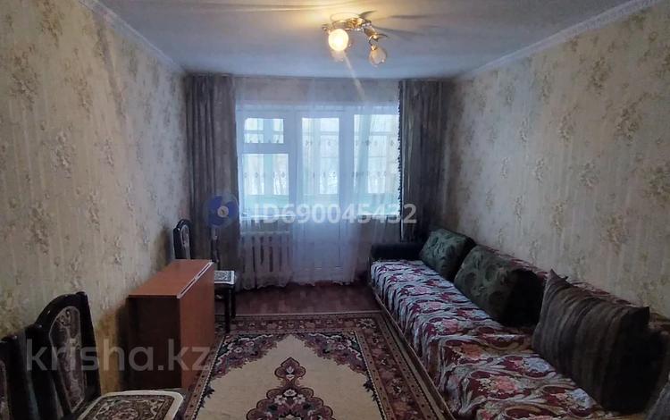 3-комнатная квартира, 59 м², 2/5 этаж, Майкудук, 12й микрорайон 36