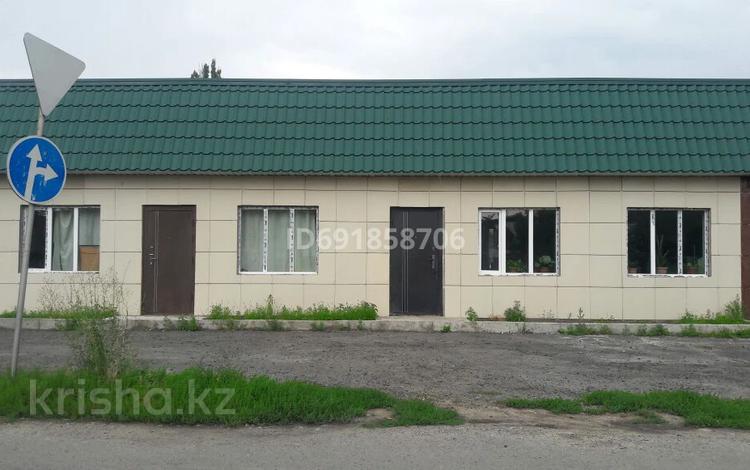 Отдельный дом • 13 комнат • 300 м² • 7.5 сот., Әуезов 79 за 25 млн 〒 в Карабулаке — фото 27