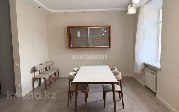5-комнатная квартира · 183 м² · 3/4 этаж, Шакирова 40 за 70 млн ₸ в Караганде, Казыбек би р-н — фото 2