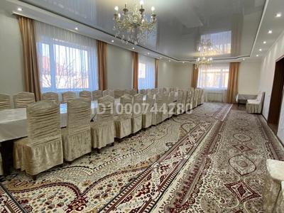 Дом · 4 комнаты · 200 м², Исатай батыра 33 — Алмалы за 80 000 ₸ в Уральске