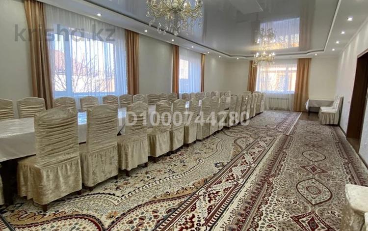 Дом · 4 комнаты · 200 м², Исатай батыра 33 — Алмалы за 80 000 ₸ в Уральске — фото 14