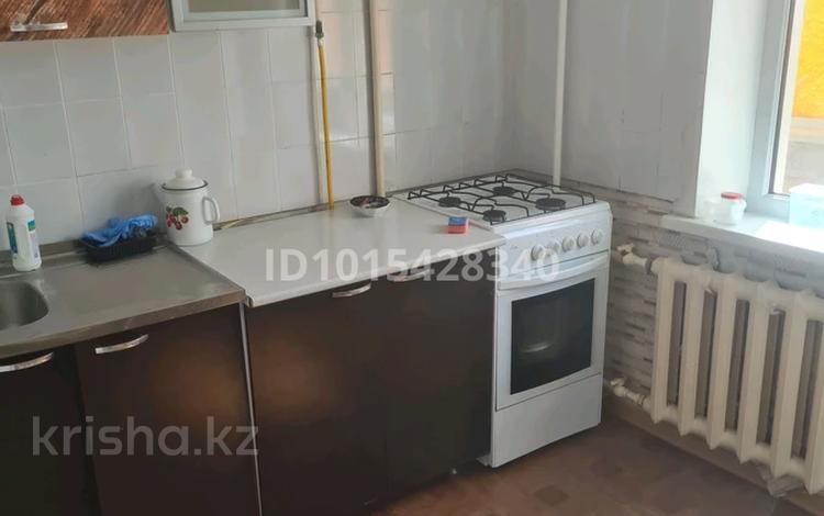 1-комнатная квартира · 33 м² · 4/5 этаж, мкр 8 58.1 за 120 000 ₸ в Актобе — фото 2