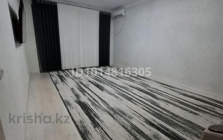 1-комнатная квартира · 50 м² · 7/9 этаж, мкр Туран-2 за 150 000 ₸ в Шымкенте, Каратауский р-н — фото 2