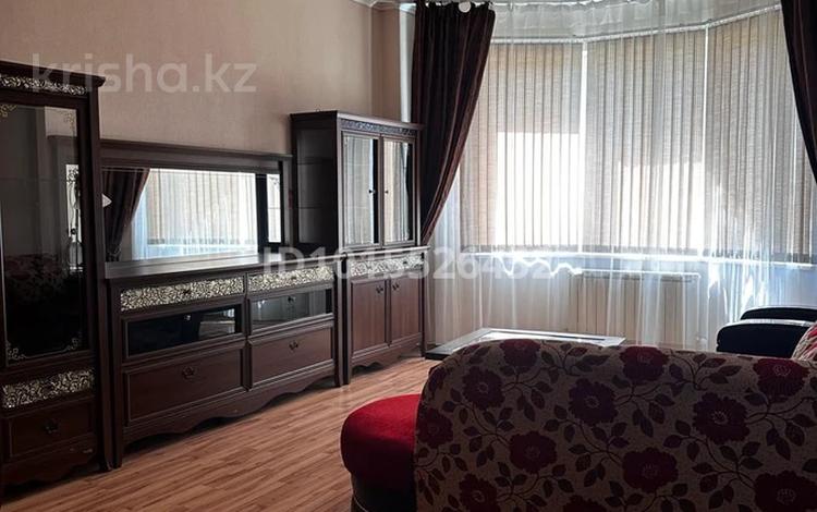 2-бөлмелі пәтер · 70 м² · 8/13 қабат, Иляева 33, бағасы: 300 000 ₸ в Шымкенте, Аль-Фарабийский р-н — фото 2