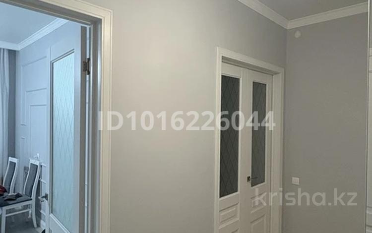 1-комнатная квартира · 49 м² · 7/14 этаж, Кабанбай батыр за 300 000 ₸ в Астане, Есильский р-н — фото 2